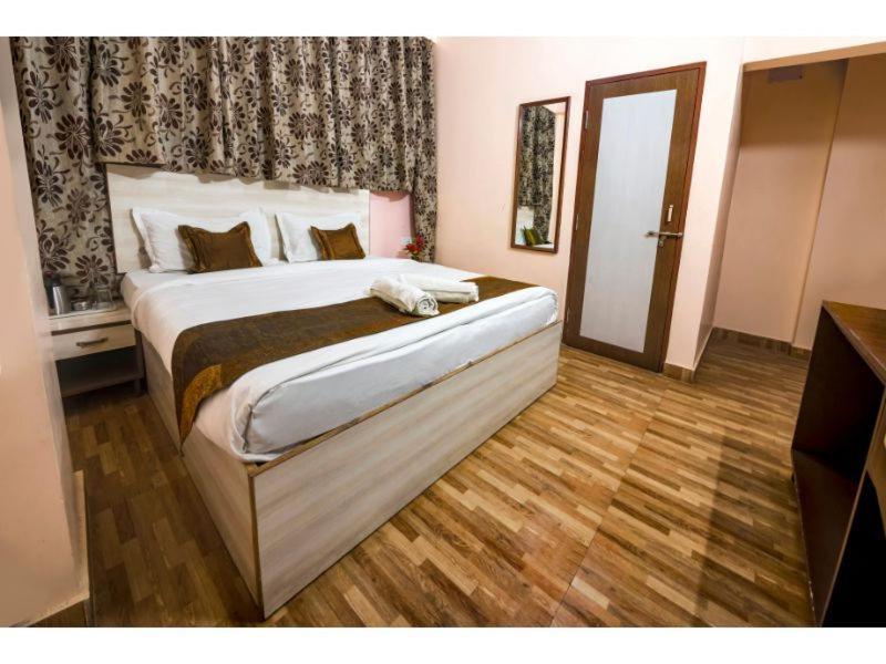 Hotel Bleue Mont Варанаси Экстерьер фото