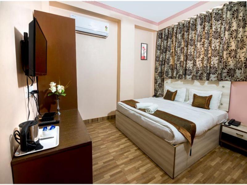 Hotel Bleue Mont Варанаси Экстерьер фото