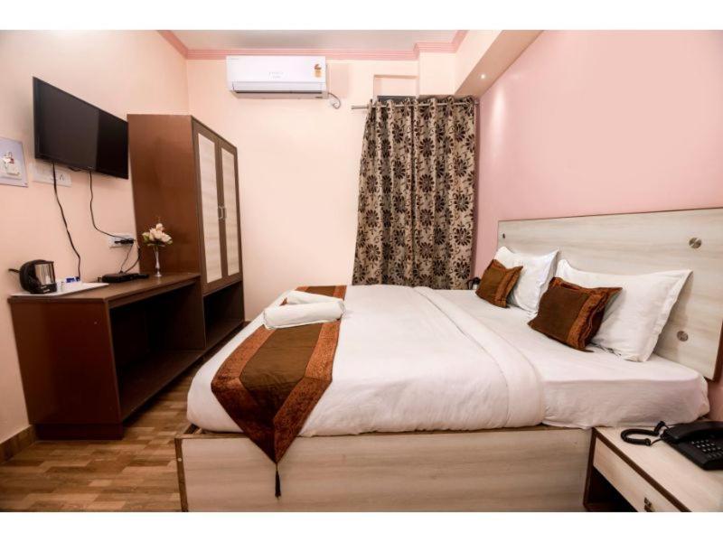 Hotel Bleue Mont Варанаси Экстерьер фото